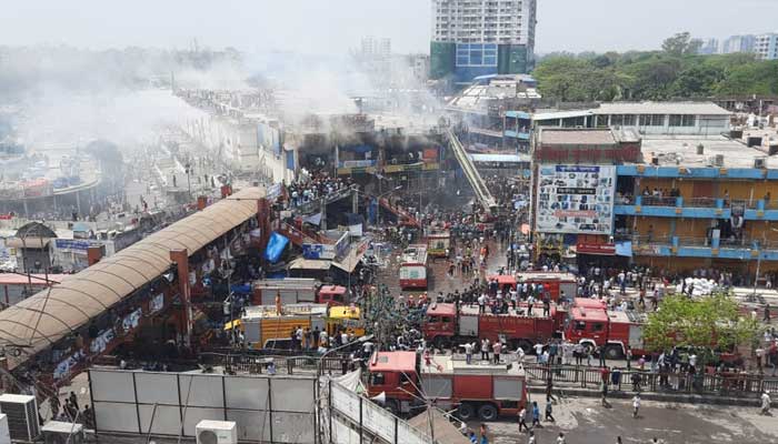 নিউমার্কেটের আগুন পুরোপুরি নেভেনি: ফায়ার সার্ভিসের ডিজি