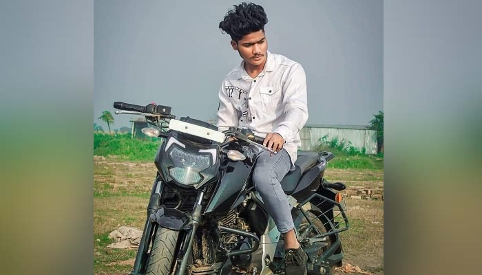 সিংগাইরে মোটরসাইকেল কেড়ে নিল যুবকের প্রাণ