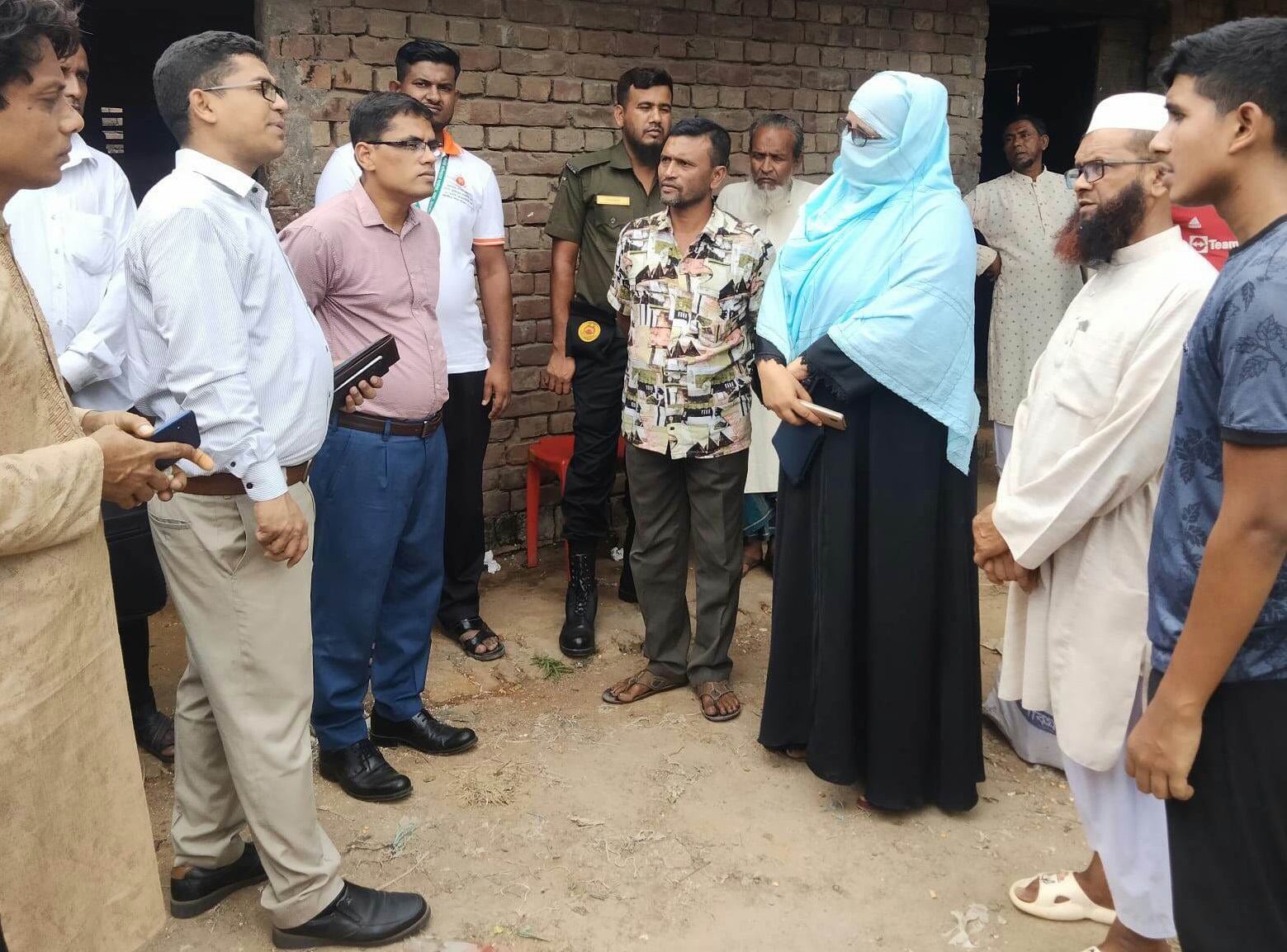 তালায় সীমানা পিলারসহ আটক ৩