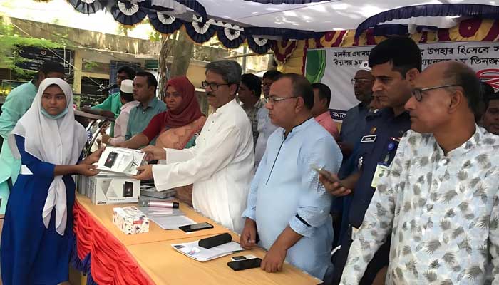 শিক্ষার্থীরা পেলো ট্যাবলেট, প্রতিবন্ধীরা হুইল চেয়ার-ট্রাইসাইকেল
