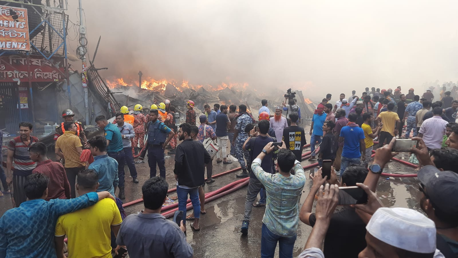 স্বপ্ন হলো ছাই, ভোরের কাগজের ছবিতে বঙ্গবাজার অগ্নিকাণ্ড