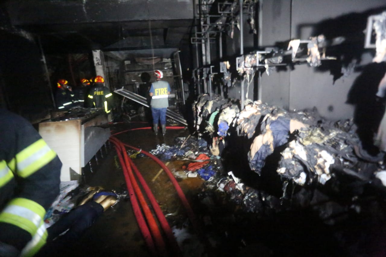 ওয়ারীতে অগ্নিকাণ্ড: ৪৫ মিনিটের চেষ্টায় নিয়ন্ত্রণে