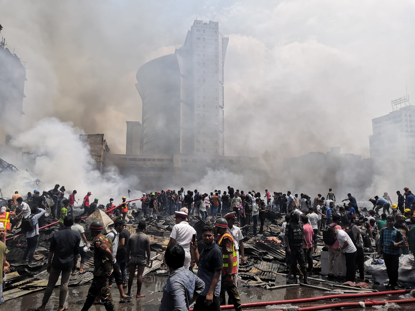 স্বপ্ন হলো ছাই, ভোরের কাগজের ছবিতে বঙ্গবাজার অগ্নিকাণ্ড