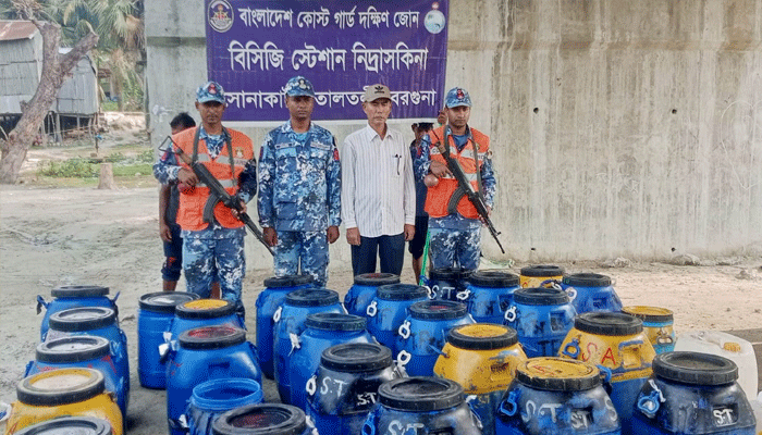 তালতলীতে সোয়া ৬ লক্ষ চিংড়ি রেনু পোনা জব্দ