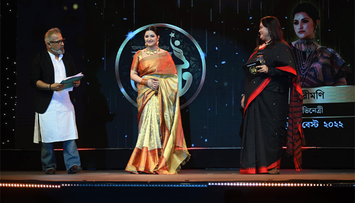 বছরের সেরা পরী মণি