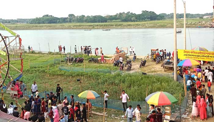 ঈদ উপলক্ষে মহম্মদপুরের দর্শনীয় স্থানগুলোতে মানুষের ঢল