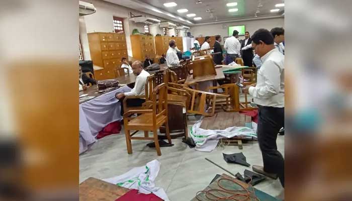 সুপ্রিম কোর্ট বারে বিক্ষোভ-ভাঙচুর