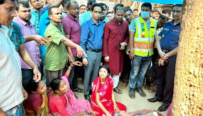 চিরিরবন্দরে ট্রাক চাপায় প্রাণ গেলো স্কুলছাত্রের