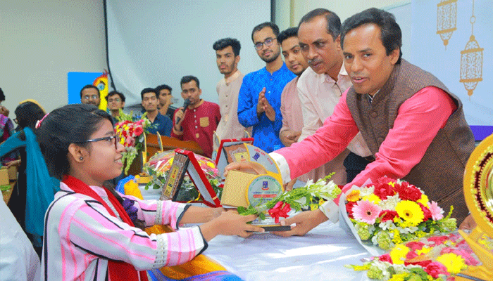 তথ্যপ্রযুক্তির যুগে মেধার প্রতিযোগিতায় টিকে থাকতে হবে