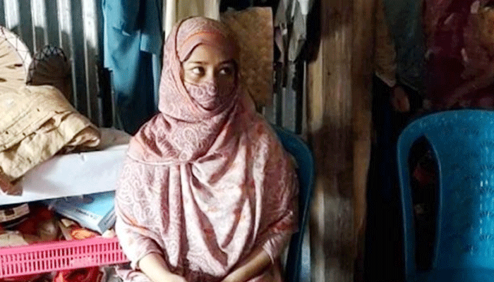 বিয়ের দাবিতে শিক্ষকের বাড়িতে যুবতীর অবস্থান