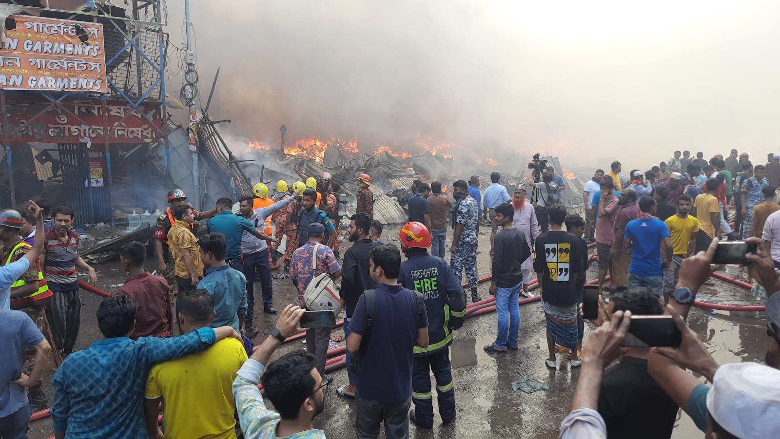 স্বপ্ন হলো ছাই, ভোরের কাগজের ছবিতে বঙ্গবাজার অগ্নিকাণ্ড