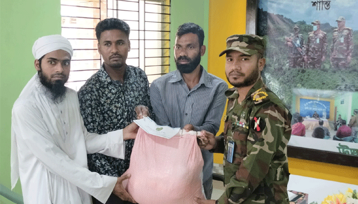 আলীকদম সেনাজোনের উদ্যোগে আর্থিক সহায়তা প্রদান