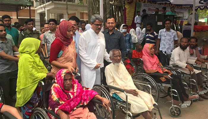 পররাষ্ট্র প্রতিমন্ত্রীর খাদ্য সামগ্রী পেলো অসহায় পরিবার