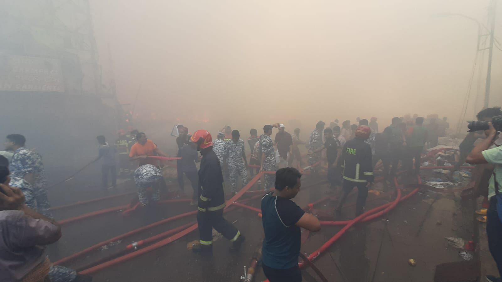 স্বপ্ন হলো ছাই, ভোরের কাগজের ছবিতে বঙ্গবাজার অগ্নিকাণ্ড
