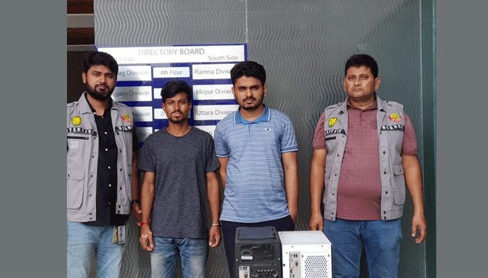 জুয়ার সাইট চালিয়ে টাকা হাতিয়ে নিত চক্রটি