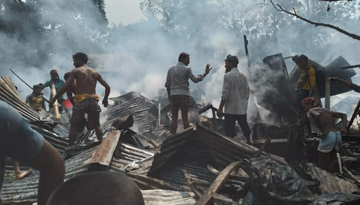 কেন্দুয়ায় অগ্নিকাণ্ডে নিঃস্ব ১৪ পরিবার
