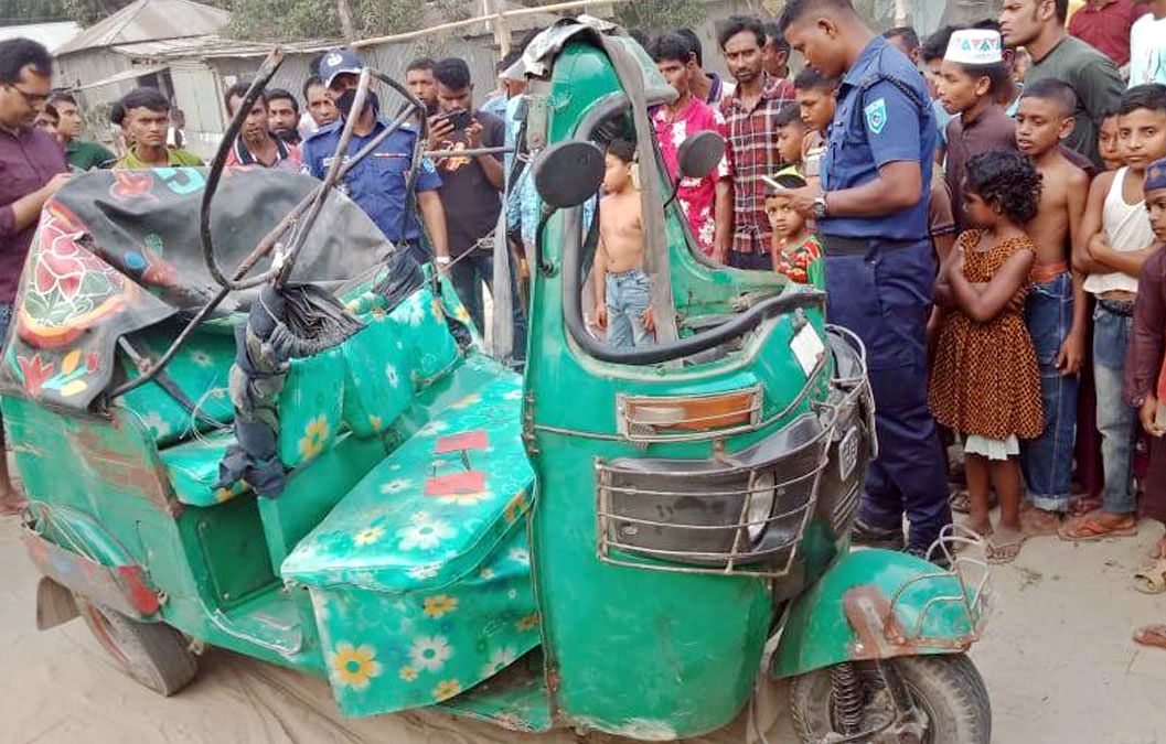 গাইবান্ধায় বাসচাপায় সিএনজির ৪ যাত্রী নিহত