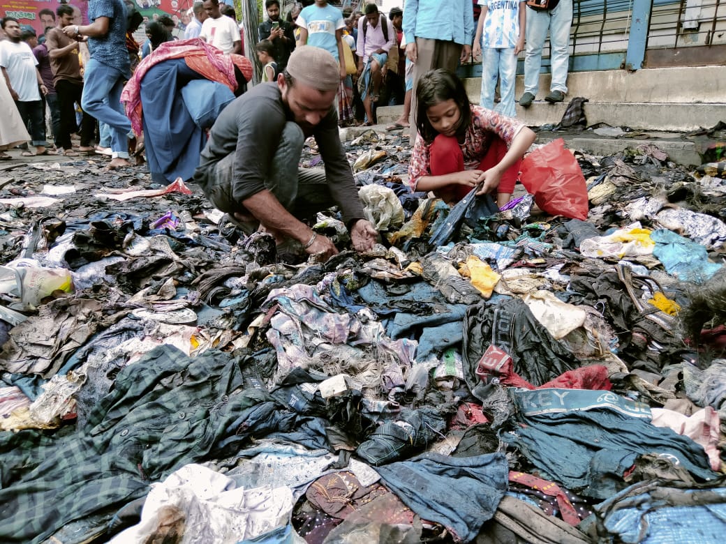স্বপ্ন হলো ছাই, ভোরের কাগজের ছবিতে বঙ্গবাজার অগ্নিকাণ্ড