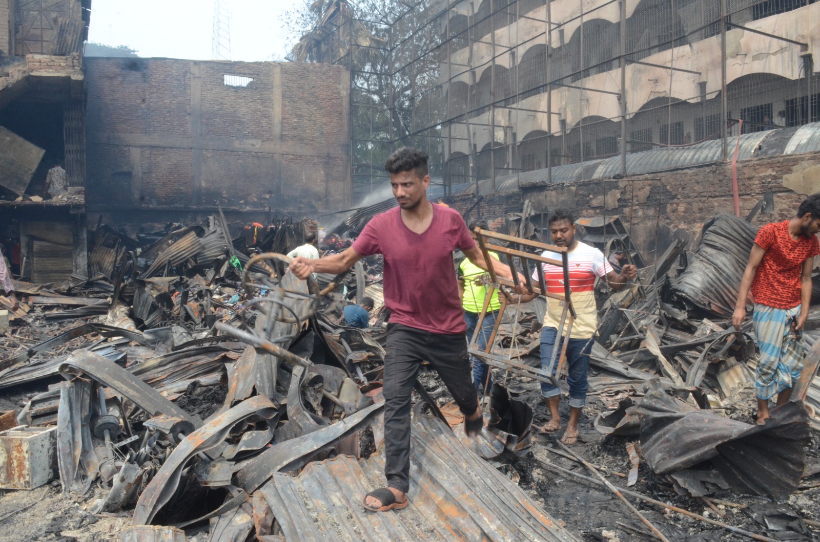 স্বপ্ন হলো ছাই, ভোরের কাগজের ছবিতে বঙ্গবাজার অগ্নিকাণ্ড