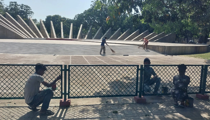 মুজিবনগর দিবস উপলক্ষে চলছে ধোয়ামোছার কাজ