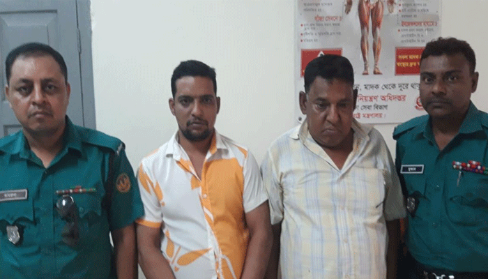রাজশাহীতে ভাড়াটিয়া সেজে ছিনতাই, বাবা-ছেলে গ্রেপ্তার