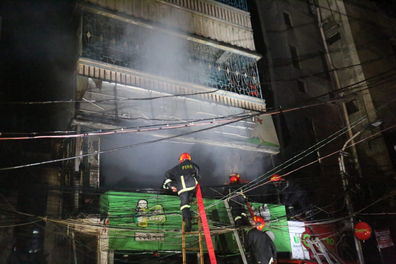 ওয়ারীতে অগ্নিকাণ্ড: ৪৫ মিনিটের চেষ্টায় নিয়ন্ত্রণে