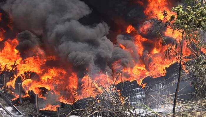 চট্টগ্রামে টায়ারের গুদামে আগুন নিয়ন্ত্রণে, ট্রেন চলাচল স্বাভাবিক