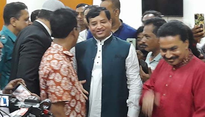 মনোনয়নপত্র জমা দিলেন জাহাঙ্গীর