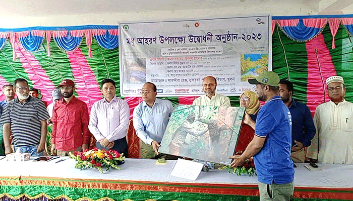 পশ্চিম সুন্দরবনে মধু সংগ্রহের মৌসুম শুরু