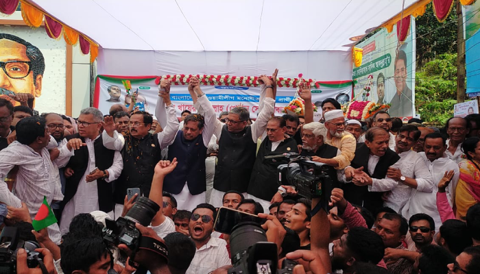 বরিশালে আ.লীগের কার্যালয়ে আবুল খায়েরের নির্বাচনী সভায় কেন্দ্রীয় নেতারা