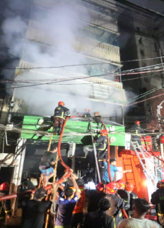 ওয়ারীতে অগ্নিকাণ্ড: ৪৫ মিনিটের চেষ্টায় নিয়ন্ত্রণে