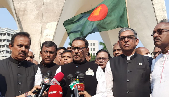 শেরে বাংলাকে শ্রদ্ধা শেষে সাংবাদিকদের সঙ্গে ওবায়দুল কাদেরের মতবিনিময়