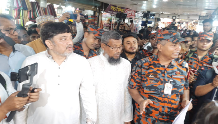 ফায়ার সার্ভিসের গাউছিয়া মার্কেট পরিদর্শন