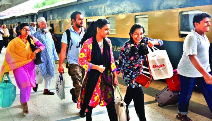 স্বস্তির ঈদযাত্রায় শঙ্কার কাঁটা