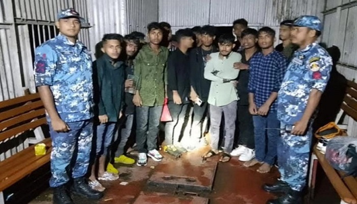 বাহেরচরে ঝড়ের কবলে আটকা পড়া ২২ শিক্ষার্থীকে উদ্ধার