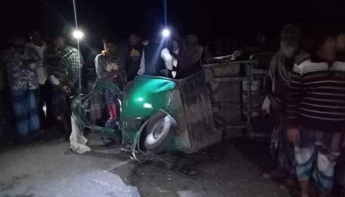 নেত্রকোণায় কাভার্ড ভ্যান-সিএনজি সংঘর্ষ, নিহত ২