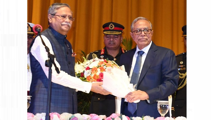 বঙ্গভবন ছাড়লেন বিদায়ী রাষ্ট্রপতি