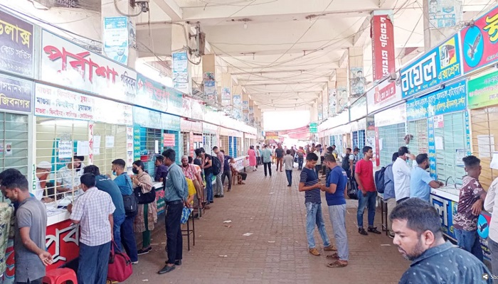 বাস টার্মিনালগুলোতে যাত্রীর ভিড় নেই