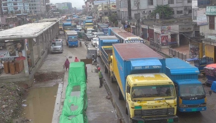 খানাখন্দে ভরা ঢাকা-ময়মনসিংহ মহাসড়ক
