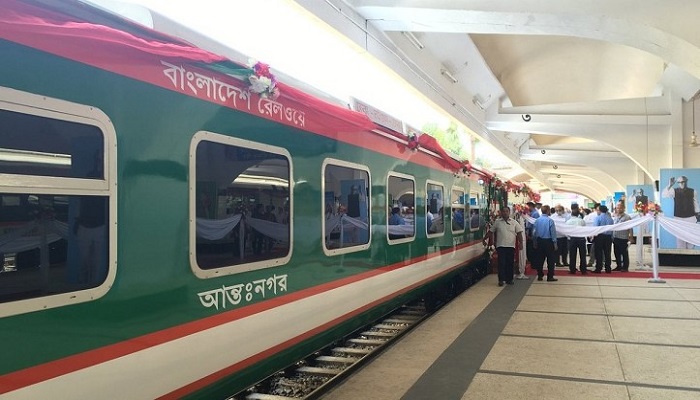 সাড়ে ৩ ঘণ্টা বিলম্বে কমলাপুর ছেড়েছে সোনার বাংলা