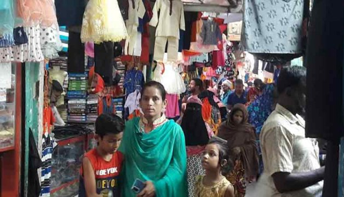 খুলনায় পুরোদমে জমে উঠেছে ঈদ বাজার