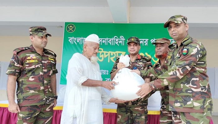 দুস্থ ও অসহায় জনসাধারণের মাঝে রশদ সামগ্রী বিতরণ