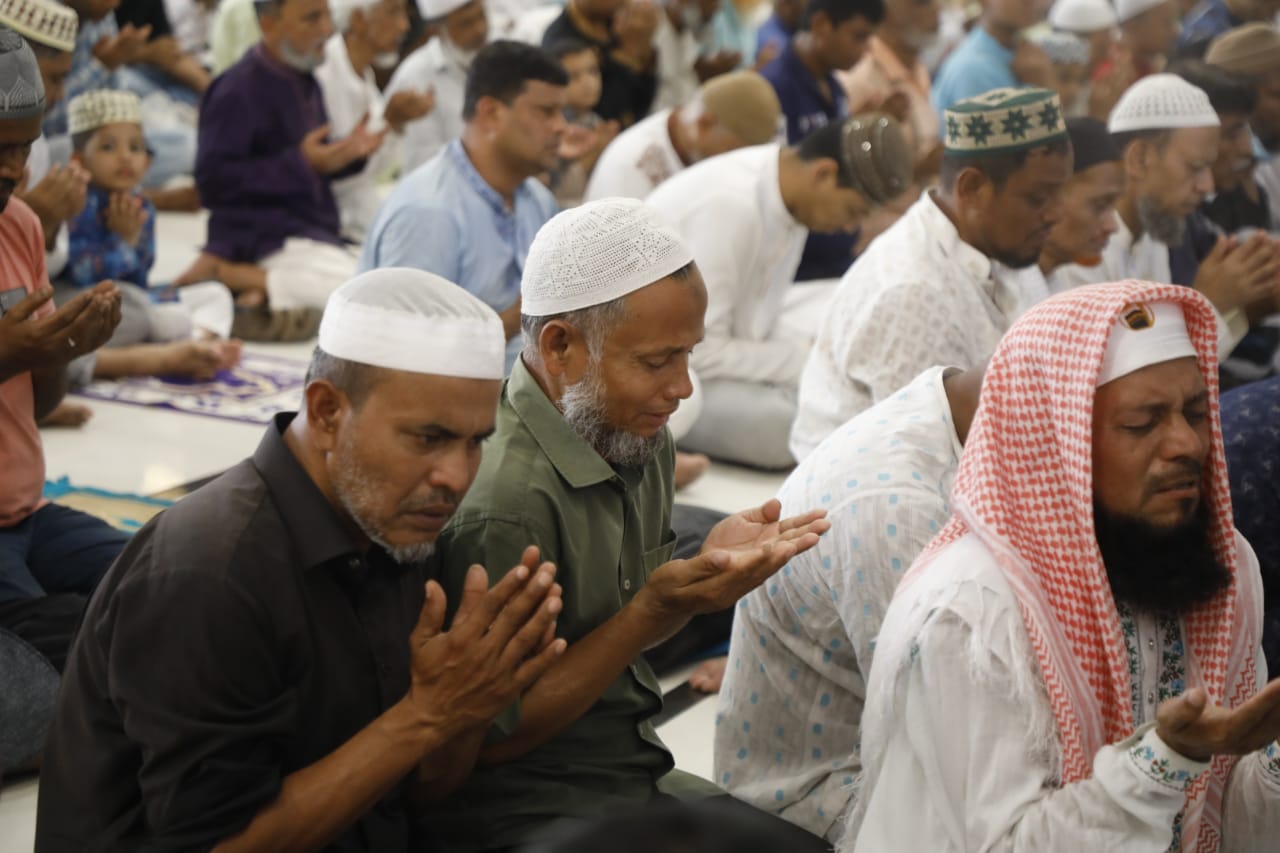 জুমাতুল বিদায় অংশ নিতে বায়তুল মোকাররমে মুসল্লিদের ঢল
