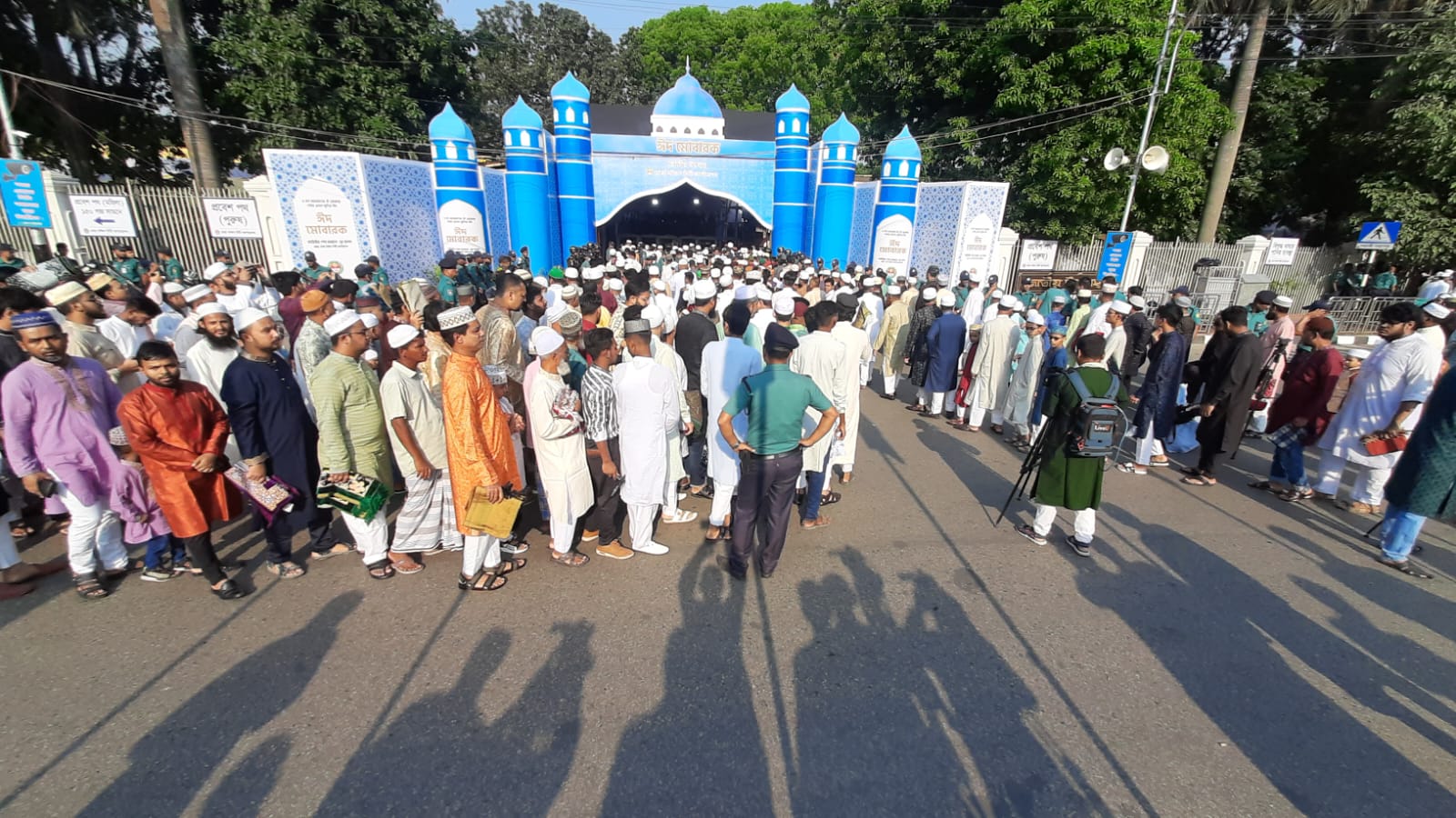 আজ পবিত্র ঈদুল ফিতর