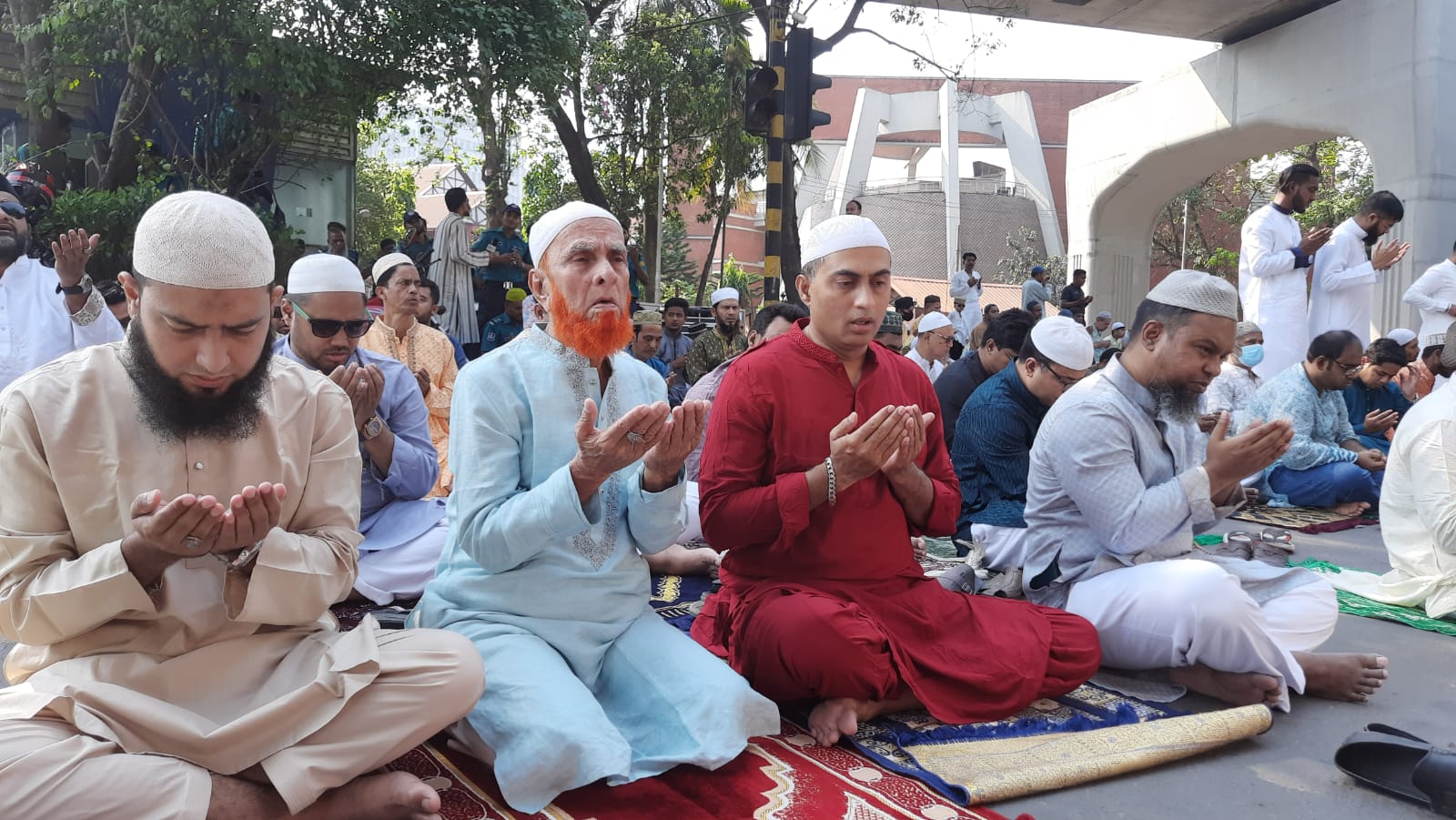 আজ পবিত্র ঈদুল ফিতর