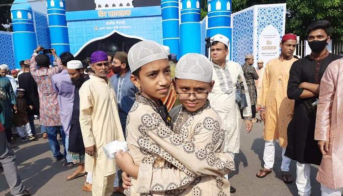 আজ পবিত্র ঈদুল ফিতর