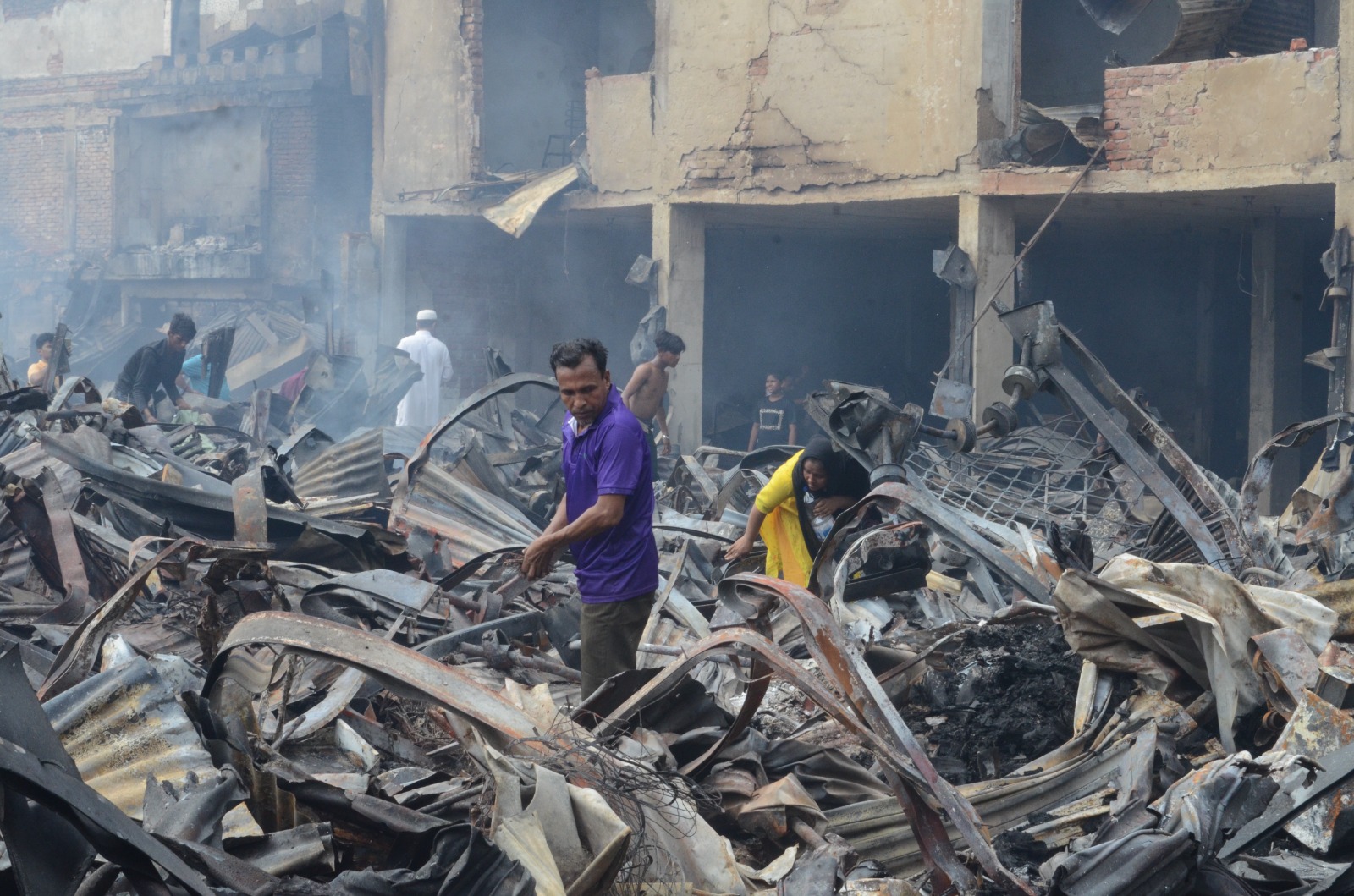 স্বপ্ন হলো ছাই, ভোরের কাগজের ছবিতে বঙ্গবাজার অগ্নিকাণ্ড