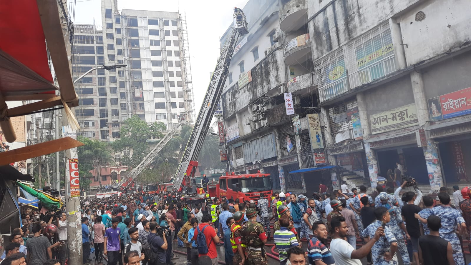 স্বপ্ন হলো ছাই, ভোরের কাগজের ছবিতে বঙ্গবাজার অগ্নিকাণ্ড