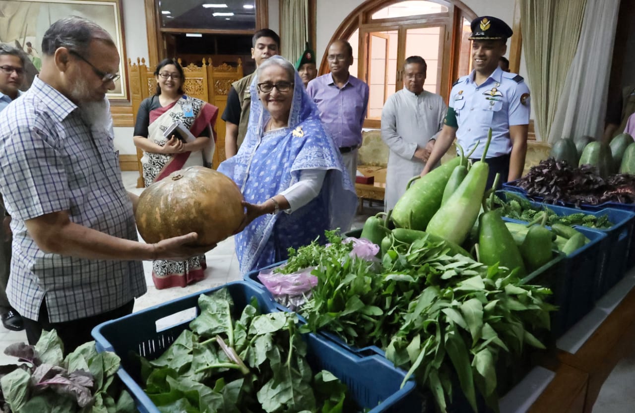 গণভবনে গোপালগঞ্জের শাকসবজি-ফলমূল