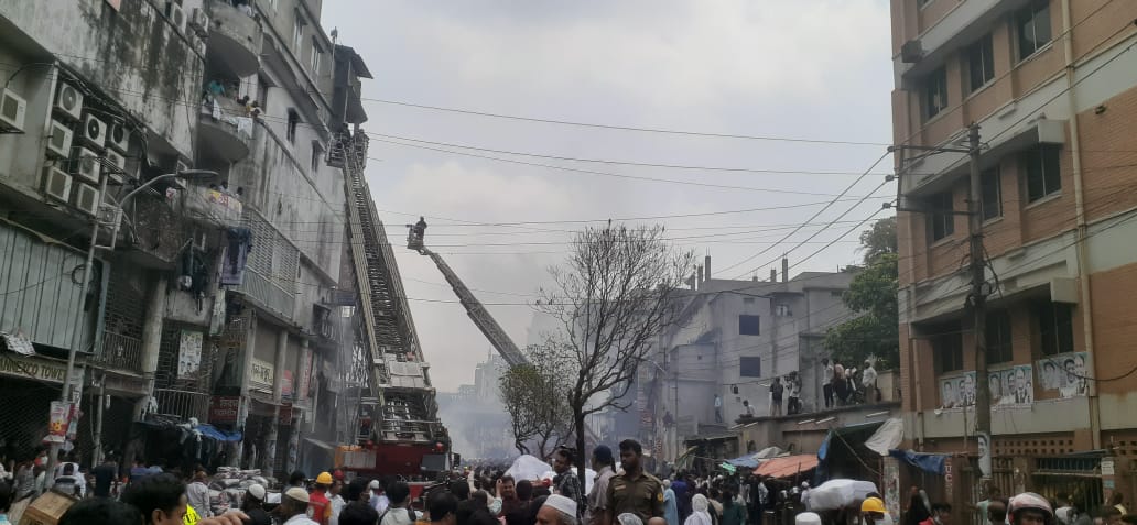 স্বপ্ন হলো ছাই, ভোরের কাগজের ছবিতে বঙ্গবাজার অগ্নিকাণ্ড
